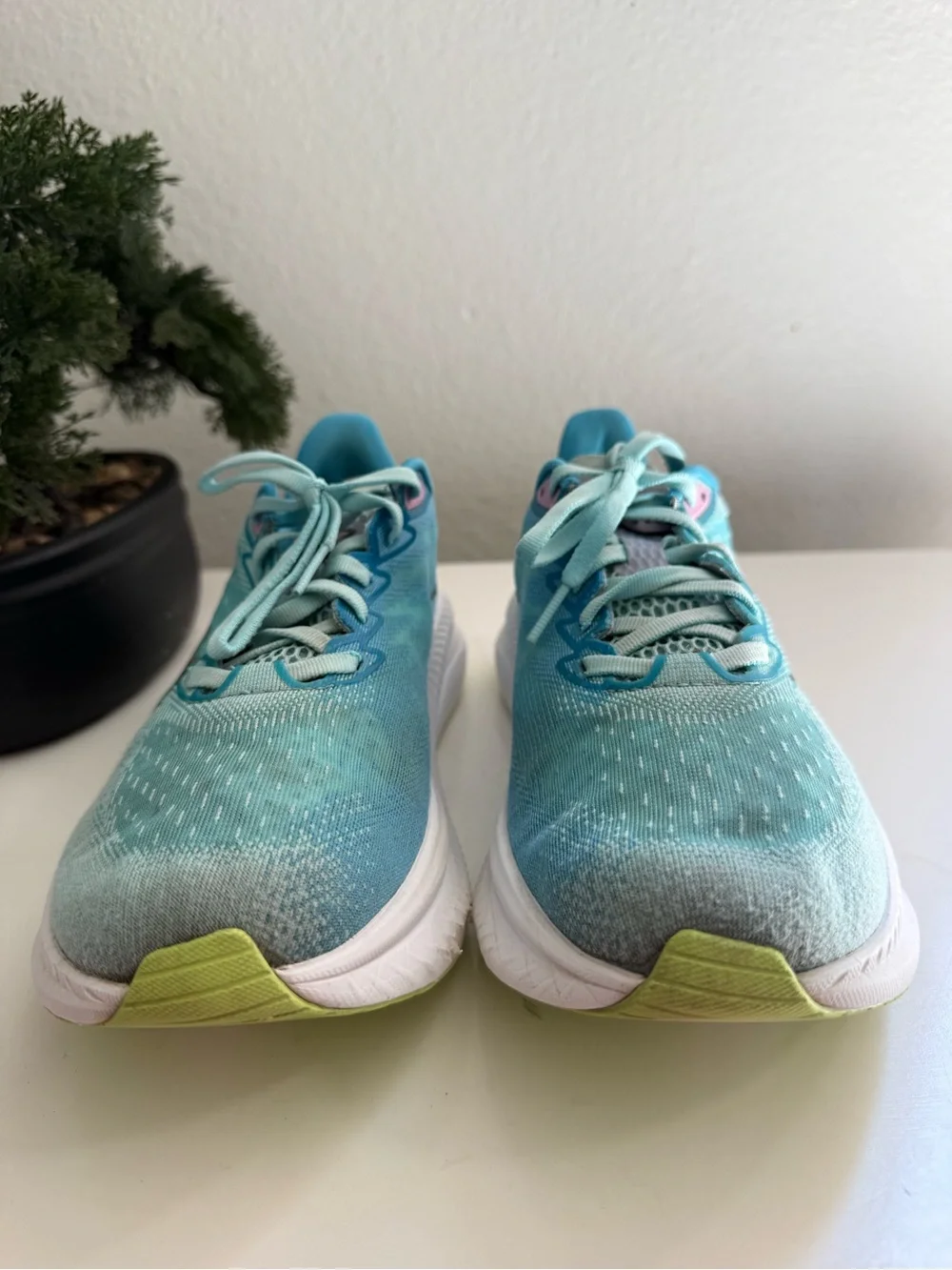 Hoka Mach 6 Women size 8.5 Turquoise Aqua Running Shoes
